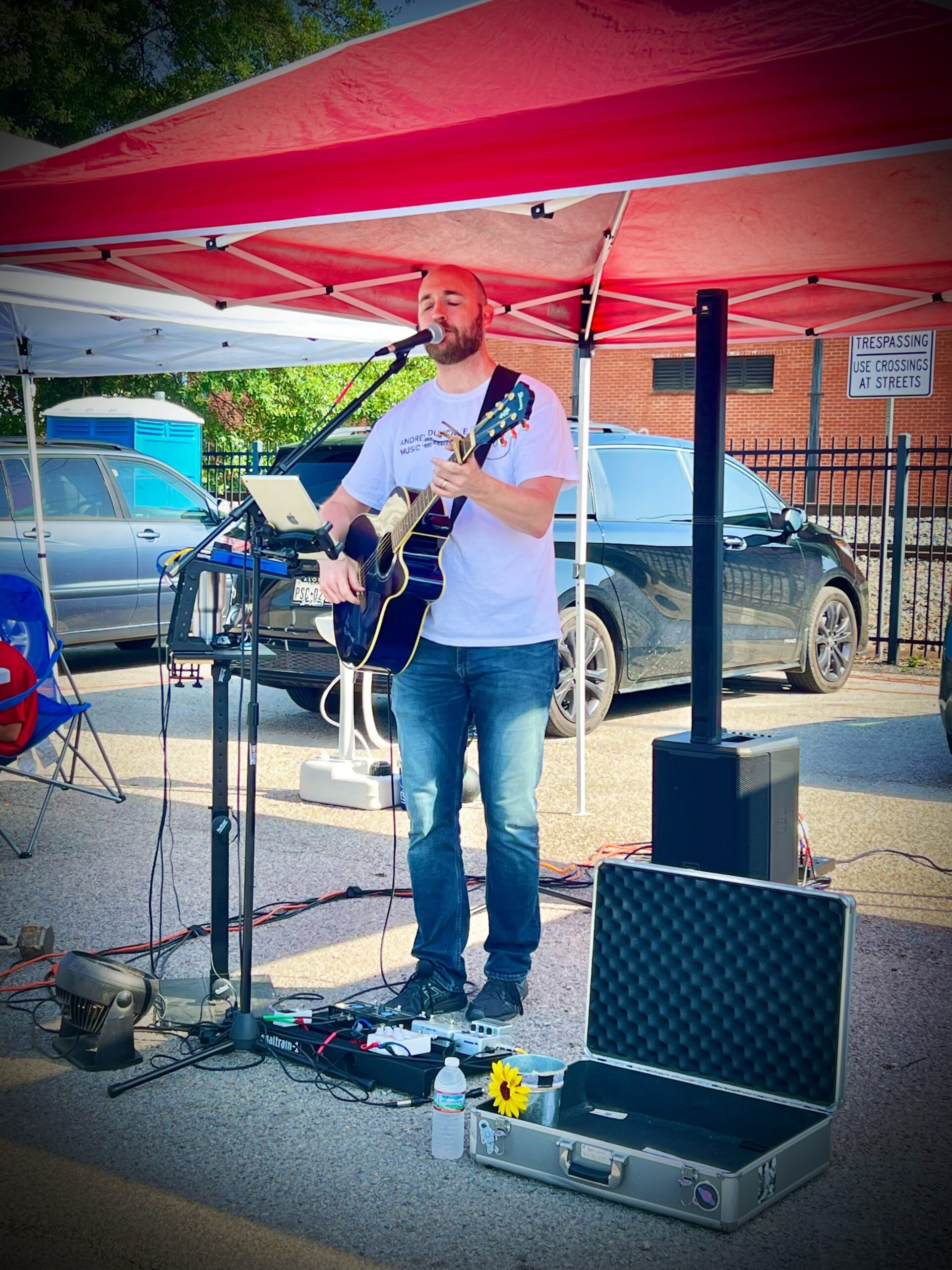 Andrew Duncalfe, playing live at Longview Farmers Market, May 7, 2022